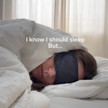 I know I should sleep but…💤💤🛍️ #פארמהתמר #בריאות #אורחחיים #pharmatamar #בריאותטבעית
